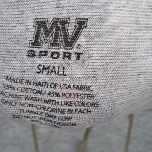 MC Sport T-shirt, shark with cat in mouth, size small. - Picture 2 of 4